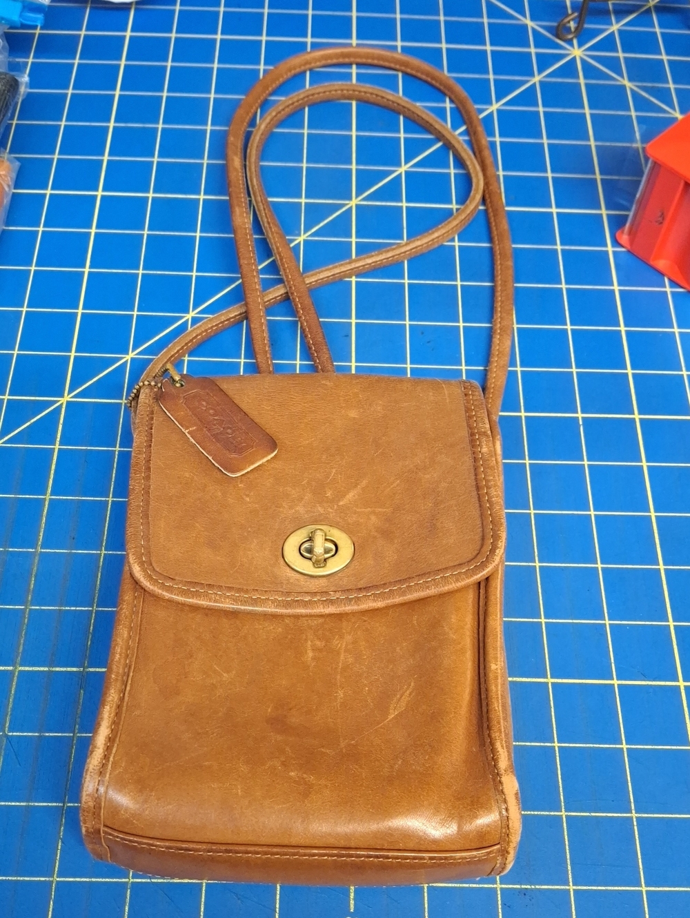 Vintage Coach Brown Leather Crossbody Bag Turn-Lock Brass Closure - Picture 1 of 16